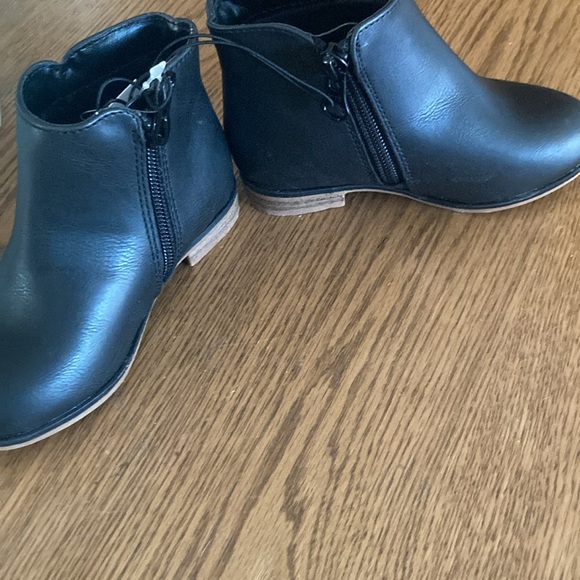 Cat & Jack Kids Black Ankle Boots - Picture 5 of 5